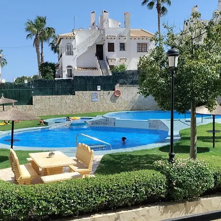 Lovely With Pool View Appartement